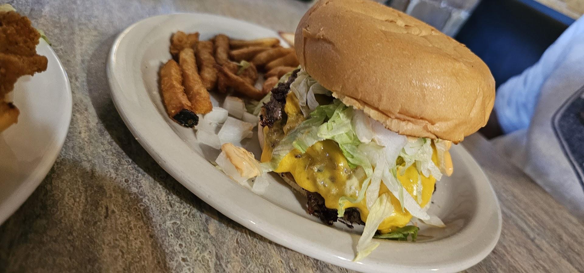 Holly's Pub & Grub