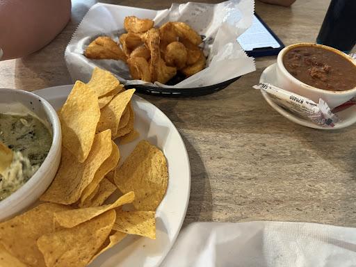 Holly's Pub & Grub