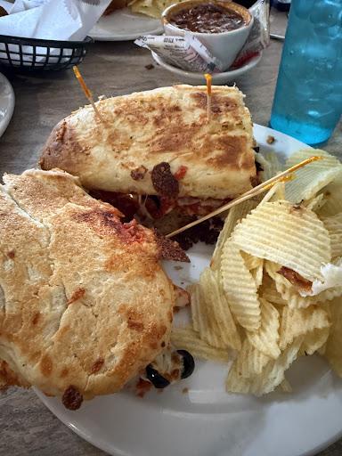 Holly's Pub & Grub